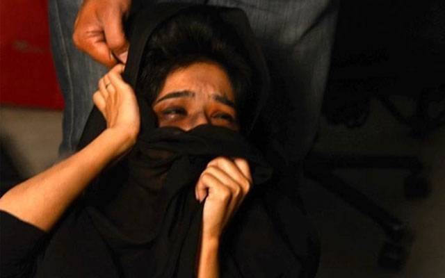 جن نکالنے کی کوشش میں 14سالہ لڑکی ہسپتال پہنچ گئی