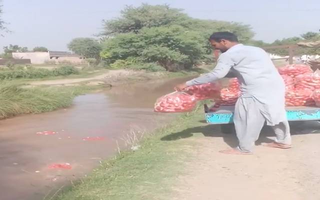 ہا ئے رے غربت۔۔مال فروخت نہ ہونے پر دلبرداشتہ شخص کا چونکا دینے والا اقدام 