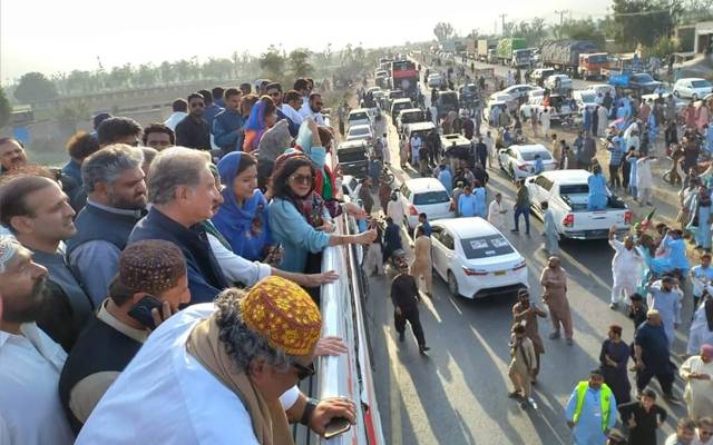 پی ٹی آئی، سندھ حکومت، لانگ مارچ، ناخوشگوار واقعہ، اہم رہنما، کنٹینر سے، گر کر زخمی، 