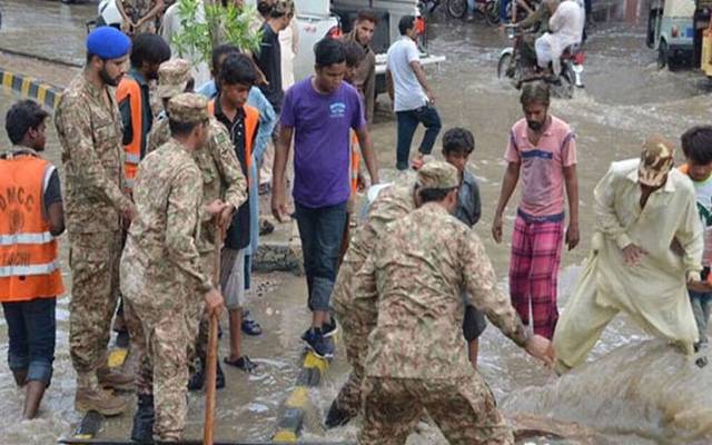 پاک فوج کی سیلاب سے متاثرہ علاقوں میں امدادی سرگرمیاں جاری 