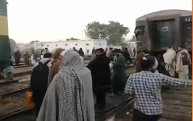 علامہ اقبال ایکسپریس بڑے حادثے سے بار بار بچ گئی۔ حادثے میں کوئی جانی نقسان نہیں ہوا