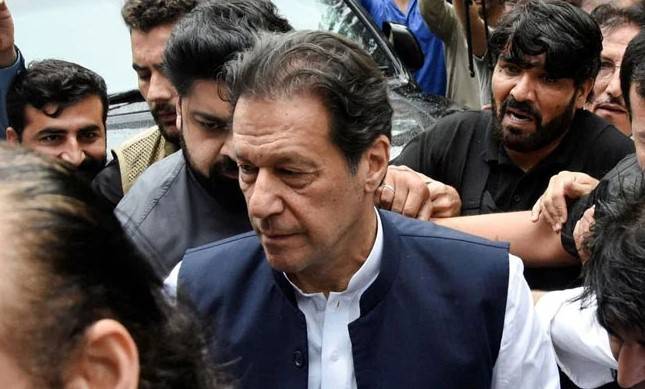 اسلام آباد پولیس نے عمران خان کو 2 مقدمات میں تفتیش کیلئے طلب کر لیا