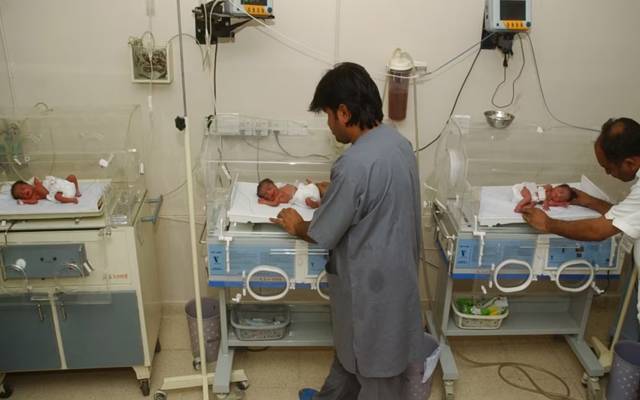 خیرپور، لیڈی ولنگٹن اسپتال میں نومولد بچوں کے این آئی سی یو(NICU) وارڈ میں چھت کا پلستر گرگیا۔ چھت کا پلستر نومولد بچوں کے اوپر گرا۔ 