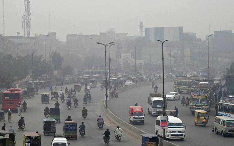 سموگ کے فوری خاتمے کیلئے اہم قدم، لاہور میں مصنوعی بارش برسانے کا فیصلہ