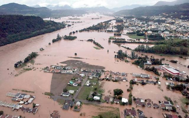 برازیل  میں موسلا دھار بارشوں نے تباہی مچا دی، جس کے نتیجے میں 29 افراد ہلاک  جبکہ 60 لاپتہ ہوگئے۔