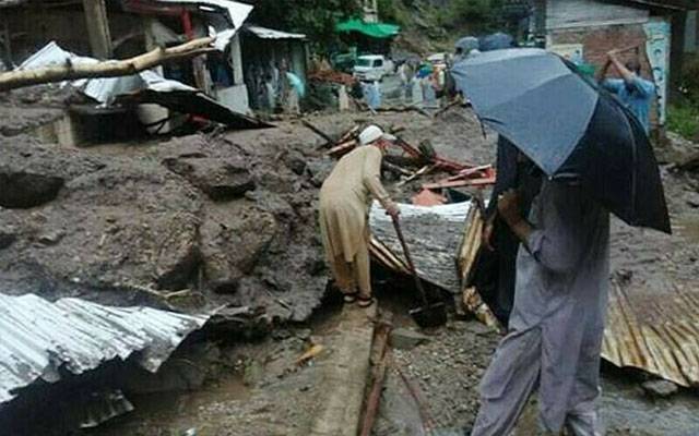 پنجاب میں بارش کے باعث حادثات، 2 بچیوں سمیت 4افراد جاں بحق ،25 زخمی 