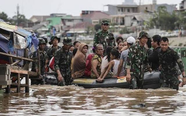 انڈونیشیا کے صوبے ویسٹ سماٹرا میں شدید بارشوں کے باعث سیلاب اور لینڈ سلائیڈنگ ن کے نتیجے میں کم از کم 41افراد جاں بحق جبکہ 17 لاپتہ ہوگئے ۔