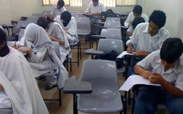 کراچی میں میٹرک امتحانات جاری،  نویں جماعت کا انگلش کا پرچہ  شروع ہونے سے پہلے ہی  سوشل میڈیا کی زینت بن گیا۔