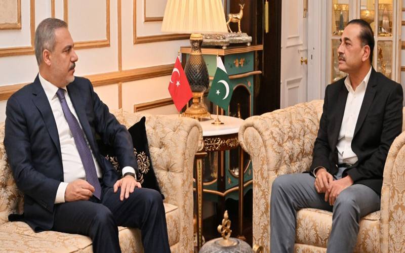 ترک وزیر خارجہ کی آرمی چیف سے ملاقات،اہم امور پر تبادلہ خیال