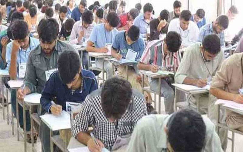 لاہور : انٹر امتحانات میں 2 جعلی امیدوار پیپر دیتے پکڑے گئے