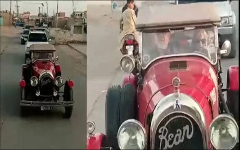  102 سال پرانی گاڑی میں 70 سالہ آسٹریلوی جوڑا پاکستان پہنچ گیا