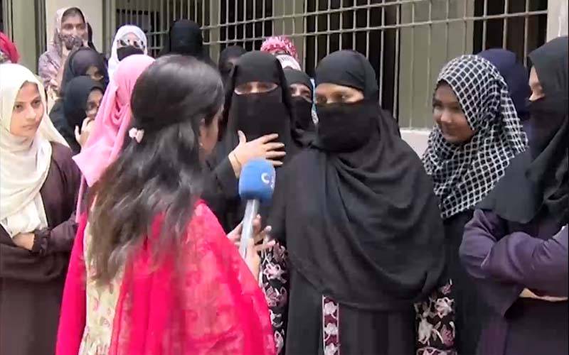 کراچی: 40 سال پرانا گرلز سکول منتقل کرنے کا حکم، والدین کی کوششیں رنگ لے آئیں