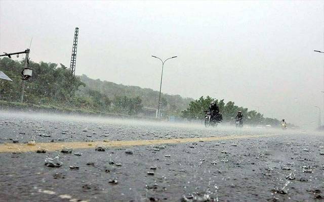گرمی کا زور ٹوٹ گیا، پنجاب کے مختلف شہروں میں بارش نے رت بدل ڈالی 