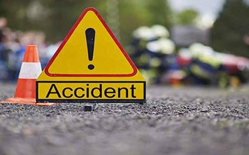 جامشورو، حادثے میں ایک ہی خاندان کے 4افراد سمیت 5مسافر جاں بحق 