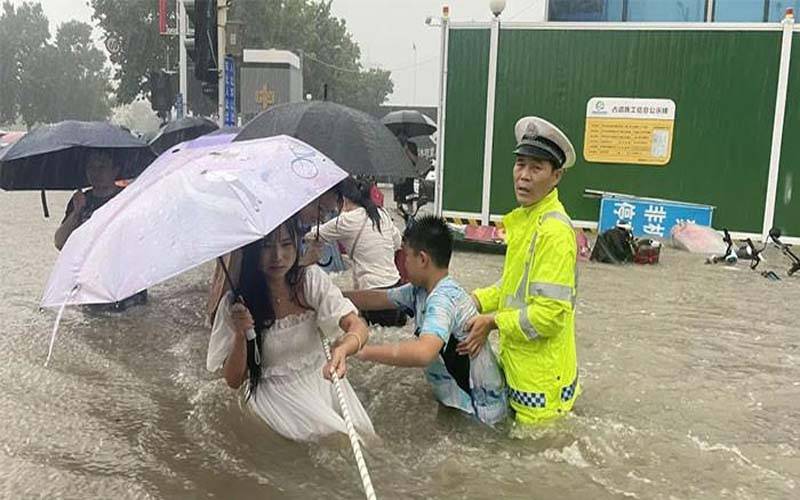 چین: طوفانی بارشیں اور سیلابی صورتحال، 47 افراد ہلاک، 50 ہزار سے زائد بے گھر