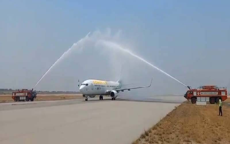 تاجک ایئر لائن سومون ایئر کی افتتاحی پرواز اسلام آباد پہنچ گئی