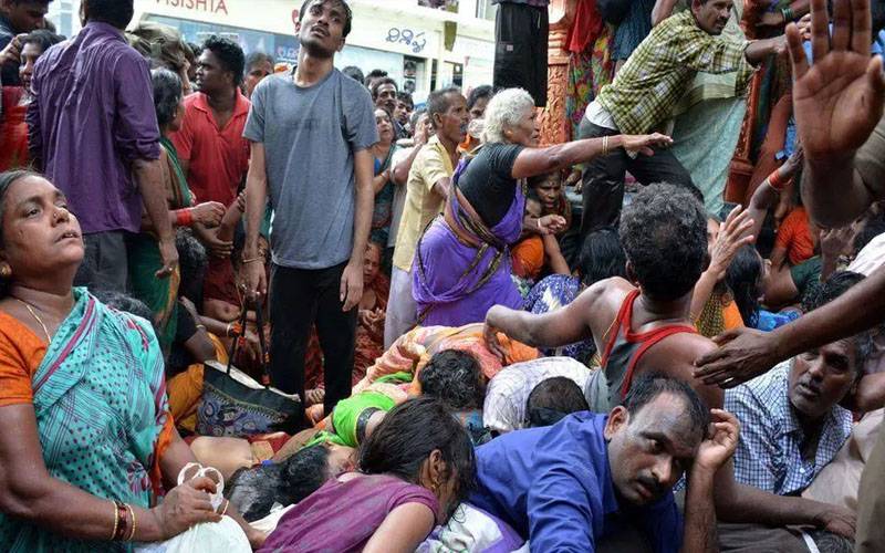  بھارت میں مذہبی تقریب کے دوران بھگدڑ مچنے سے 116 سے زائد افراد ہلاک 