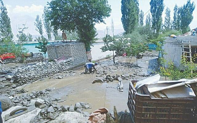 گلیشیئر پگھلنے سے اسکردو میں سینکڑوں افراد بے گھر ہوگئے 