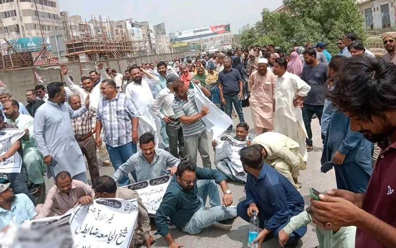 اردو یونیورسٹی کے اساتذہ کی ہڑتال جاری، طلباء گھرواپس لوٹ جانے پر مجبور 