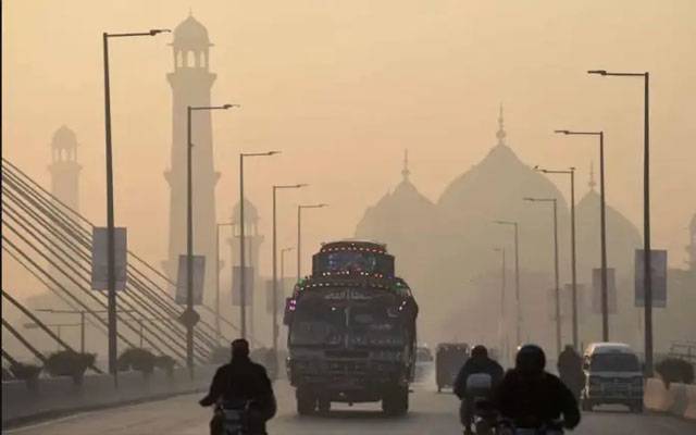 سموگ کی بگڑتی صورتحال؛لاہور میں مصنوعی بارش برسانے کا فیصلہ 