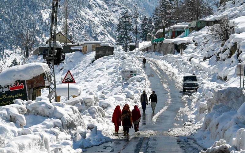 گلگت بلتستان کے بالائی علاقوں میں شدید برفباری،زمینی رابطے منقطع 