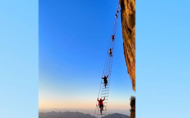 منفرد آسمانی سیڑھی جو 5 ہزار فٹ کی بلندی پر لے جاتی ہے