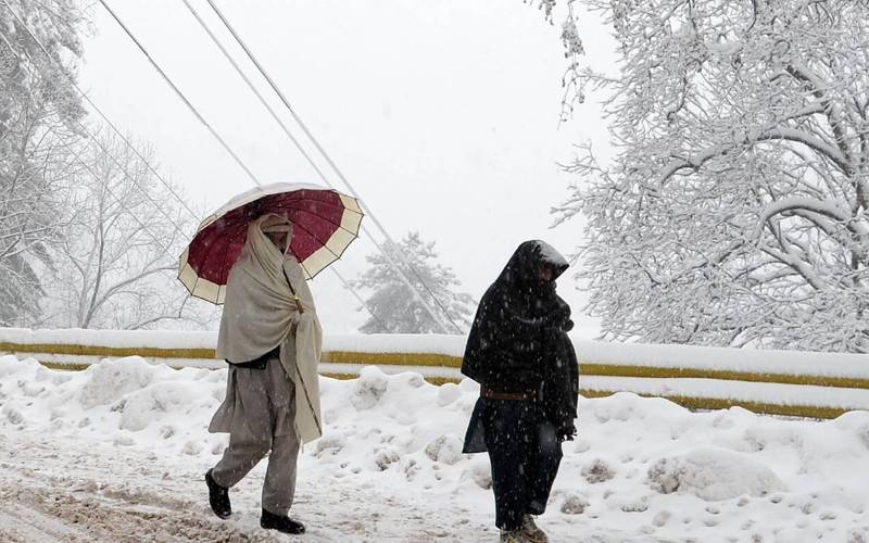 ملک کے مختلف علاقوں میں بارش اور برفباری،موسم مزید سردہوگیا