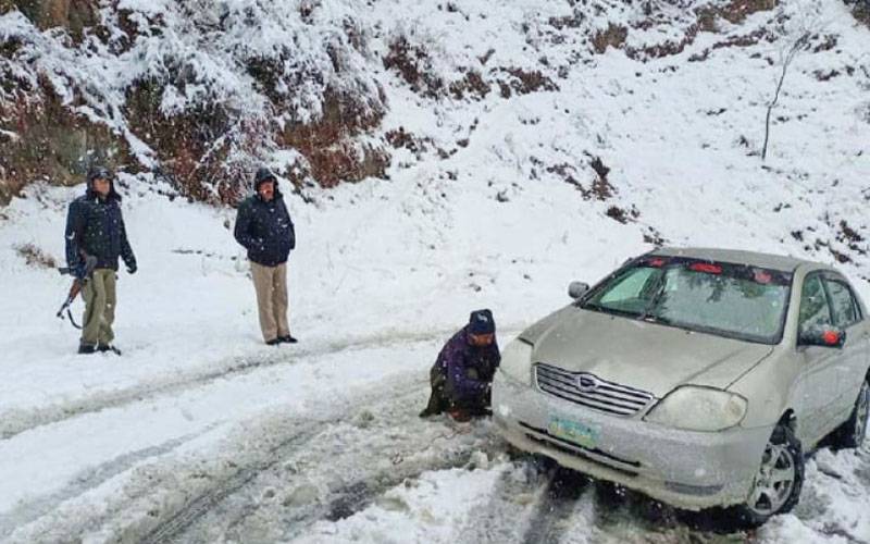 بارش اور پہاڑوں پربرفباری،سڑکیں بند ہونے کا اندیشہ،محکمہ موسمیات کی پیشگوئی 