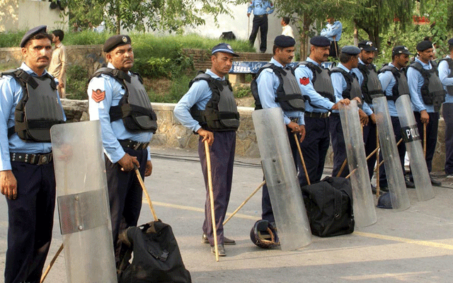 تحریک انصاف کے لانگ مارچ کے اعلان کر بعد اسلام آباد پولیس نے تیاریاں تیز کر دیں۔ آئی جی اسلام آباد نے آج شام پولیس افسران کا اہم اجلاس طلب کرلیا